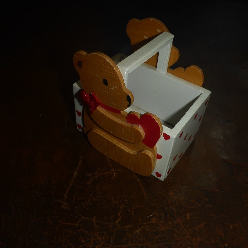 Vintage 1986 Small Wooden Jewlery / Trinket Basket w/ Bears & Hearts